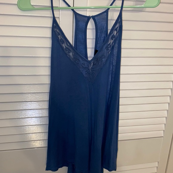 Large blue tank top - Picture 1 of 2